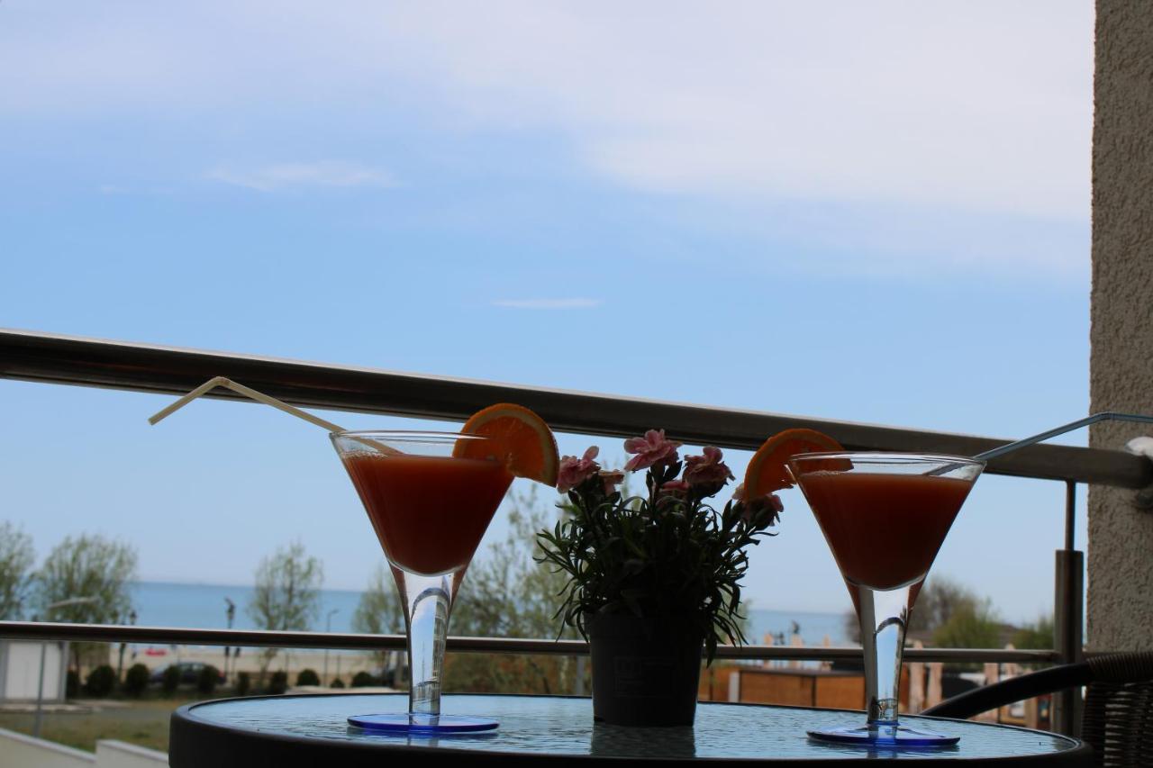 Bluewaves Apartment Mamaia Nord Navodari Exterior photo